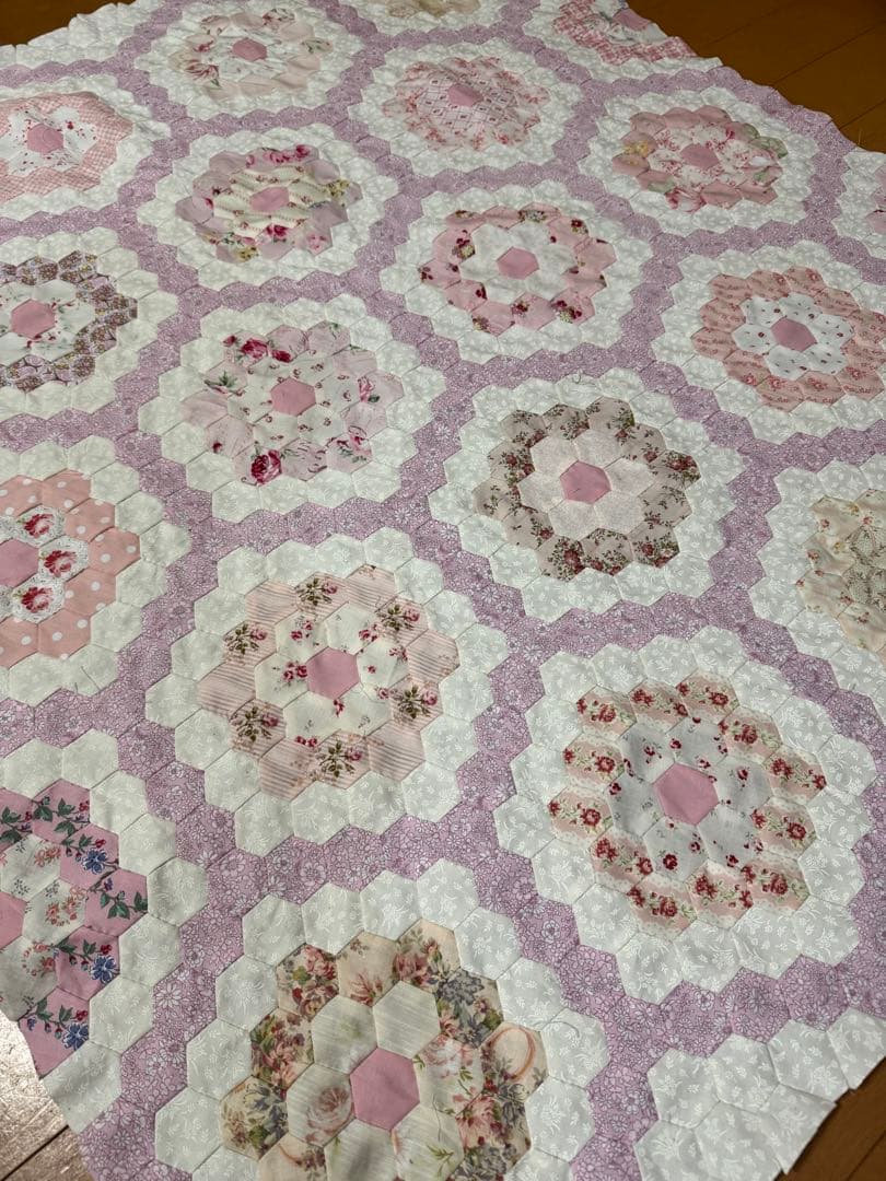 ヘキサゴン　ローズガーデンのキルトトップ　パッチワーク　ハンドメイド