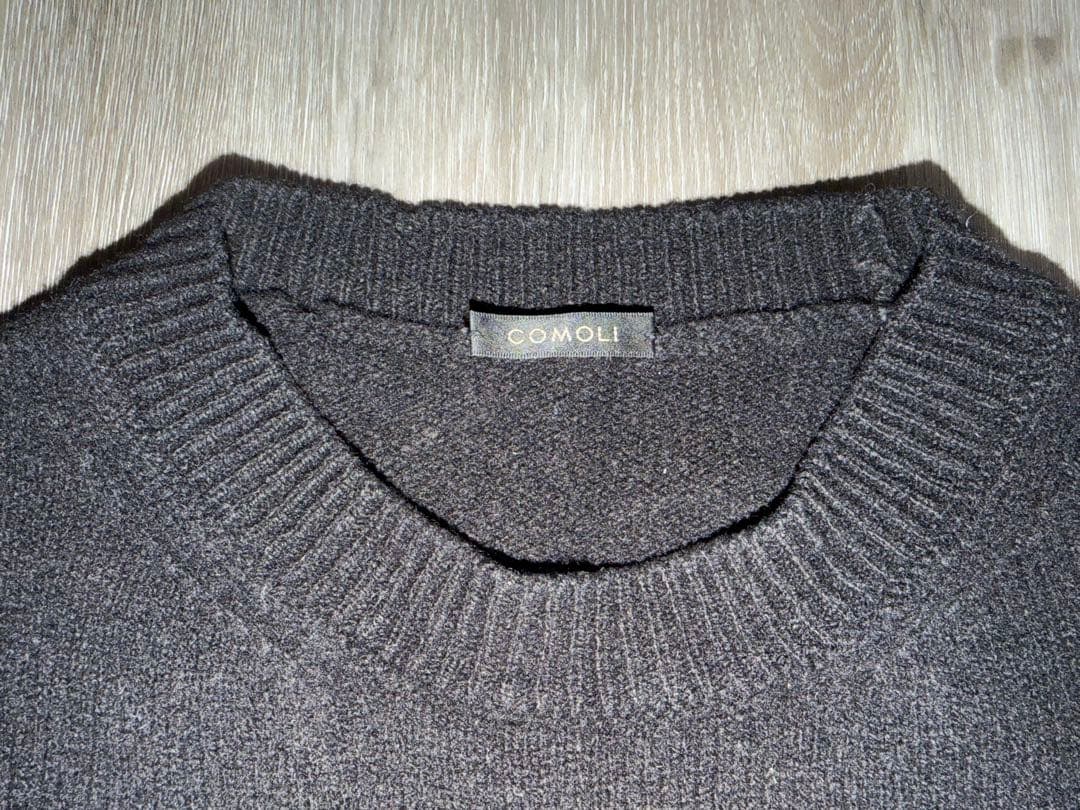 ブラック クルーネックニット