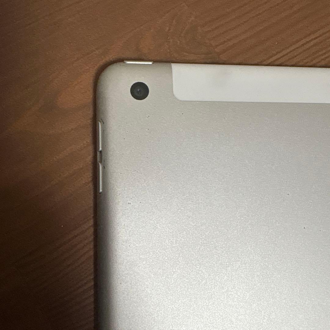 iPad 第8世代 32GB SIMフリー　箱無し