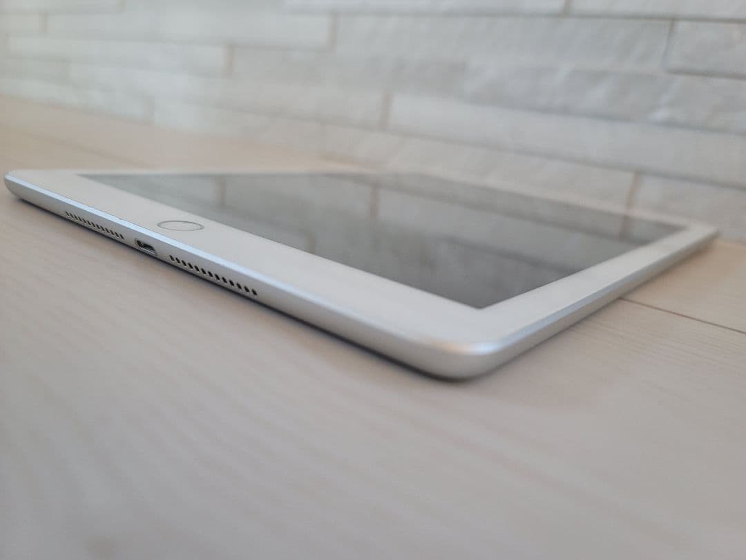 美品　Apple iPad 第6世代 Cellular MR732J/A