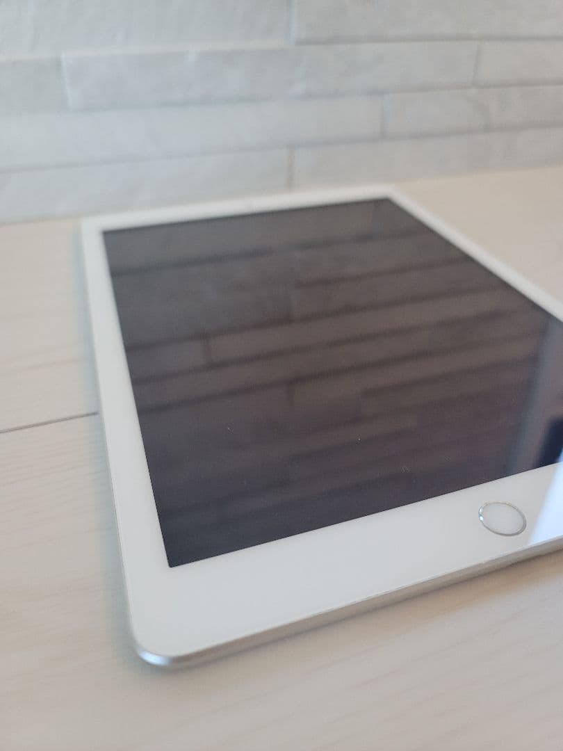 美品　Apple iPad 第6世代 Cellular MR732J/A