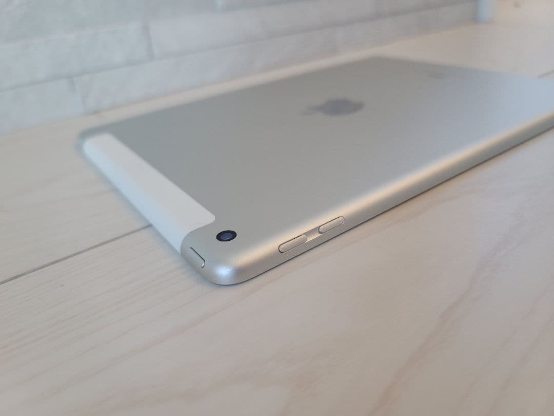 美品　Apple iPad 第6世代 Cellular MR732J/A