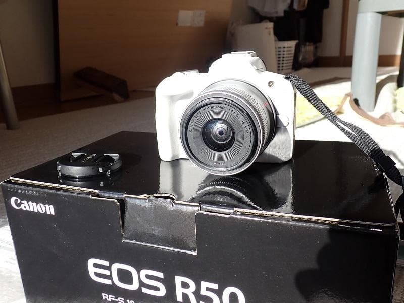 Canon EOS R50 ホワイト レンズ付き