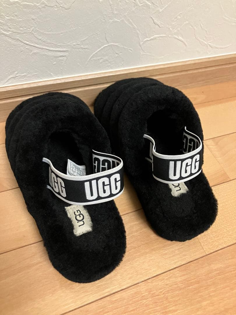 UGG ファーサンダル　23センチ