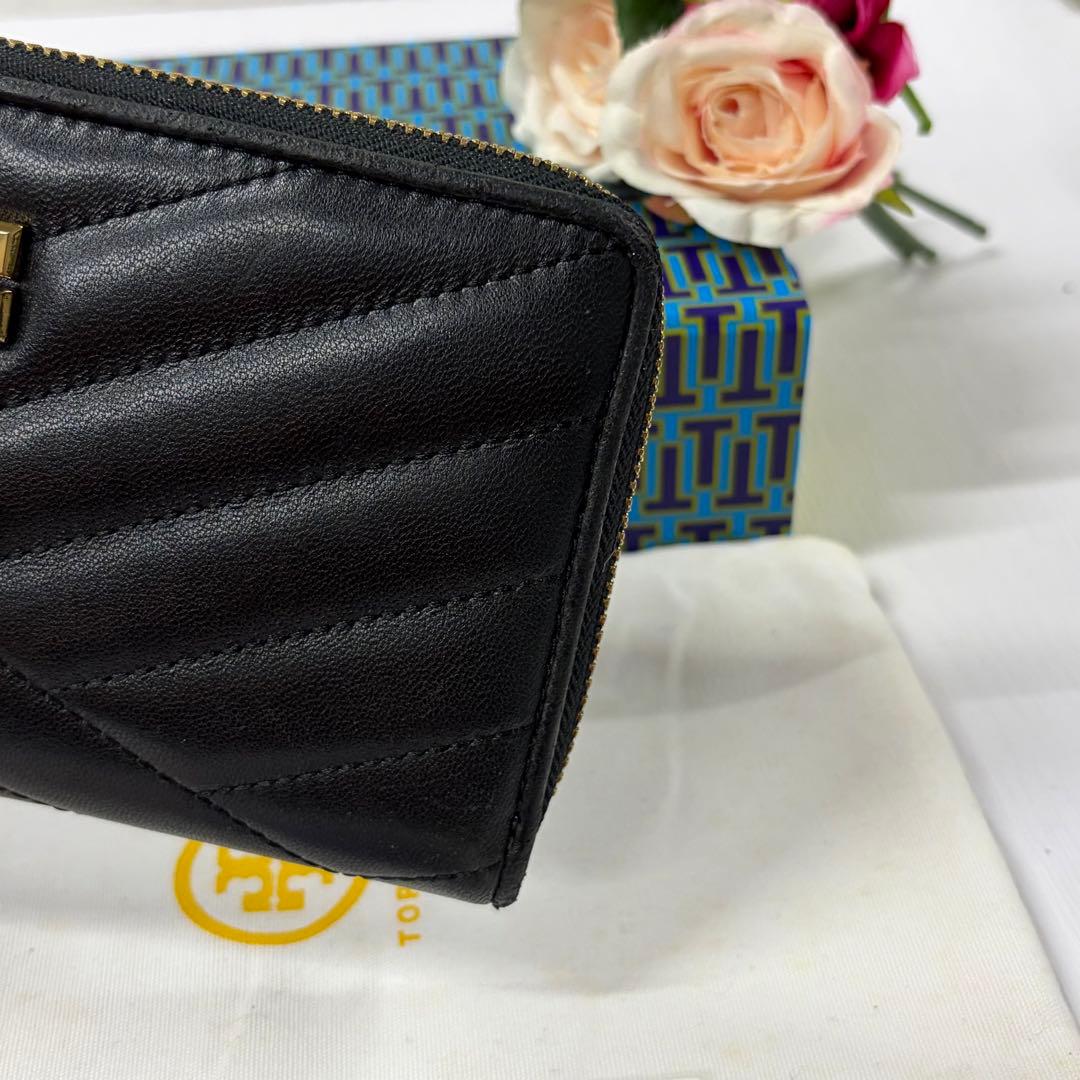 新品同様‼️ 現行　トリーバーチ　長財布　キラ　シェブロン　ラウンドファスナー