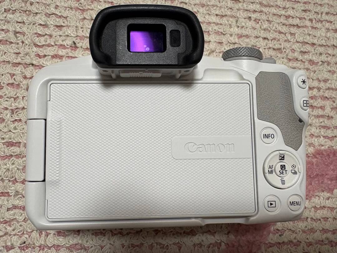Canon EOS R50 ホワイト 2セットレンズ付きSDカード付き