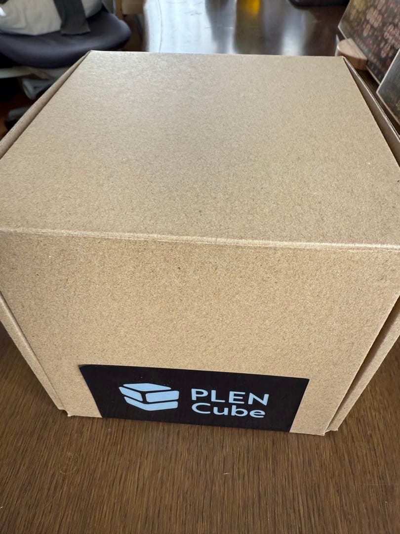 PLEN Cube (顔認証AIアシスタント)