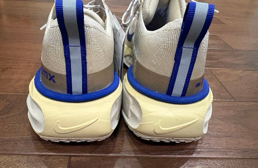 新品　NIKE インヴィンシブルランFK 3 ベージュ　25.5㎝　H3