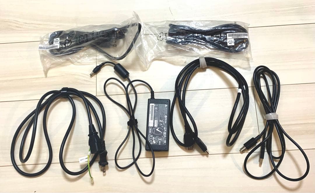 Wacom Cintiq 22 液晶ペンタブレット 本体＆付属品