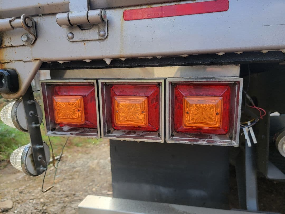 ブルーテックキャンター　テールランプ　角テール　3連テール　リレー付き