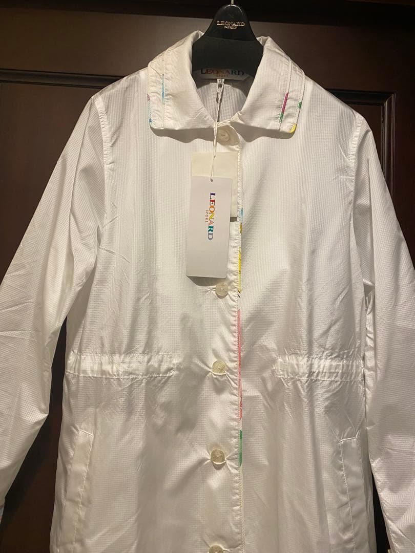 【レオナール 】 ☆新品未使用タグ付き、レインコート
