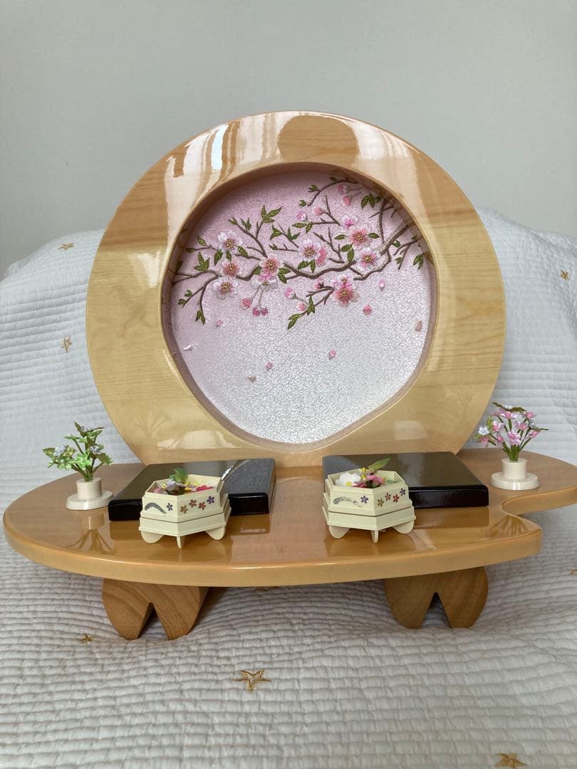 雛人形　飾り台　親王飾り　木製　桜　刺繍屏風