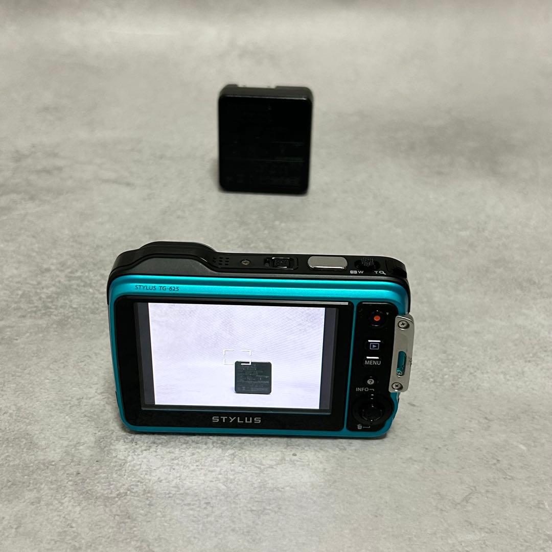 オリンパス TG-625 防水デジタルカメラ　防水　ビデオカメラ　アウトドア