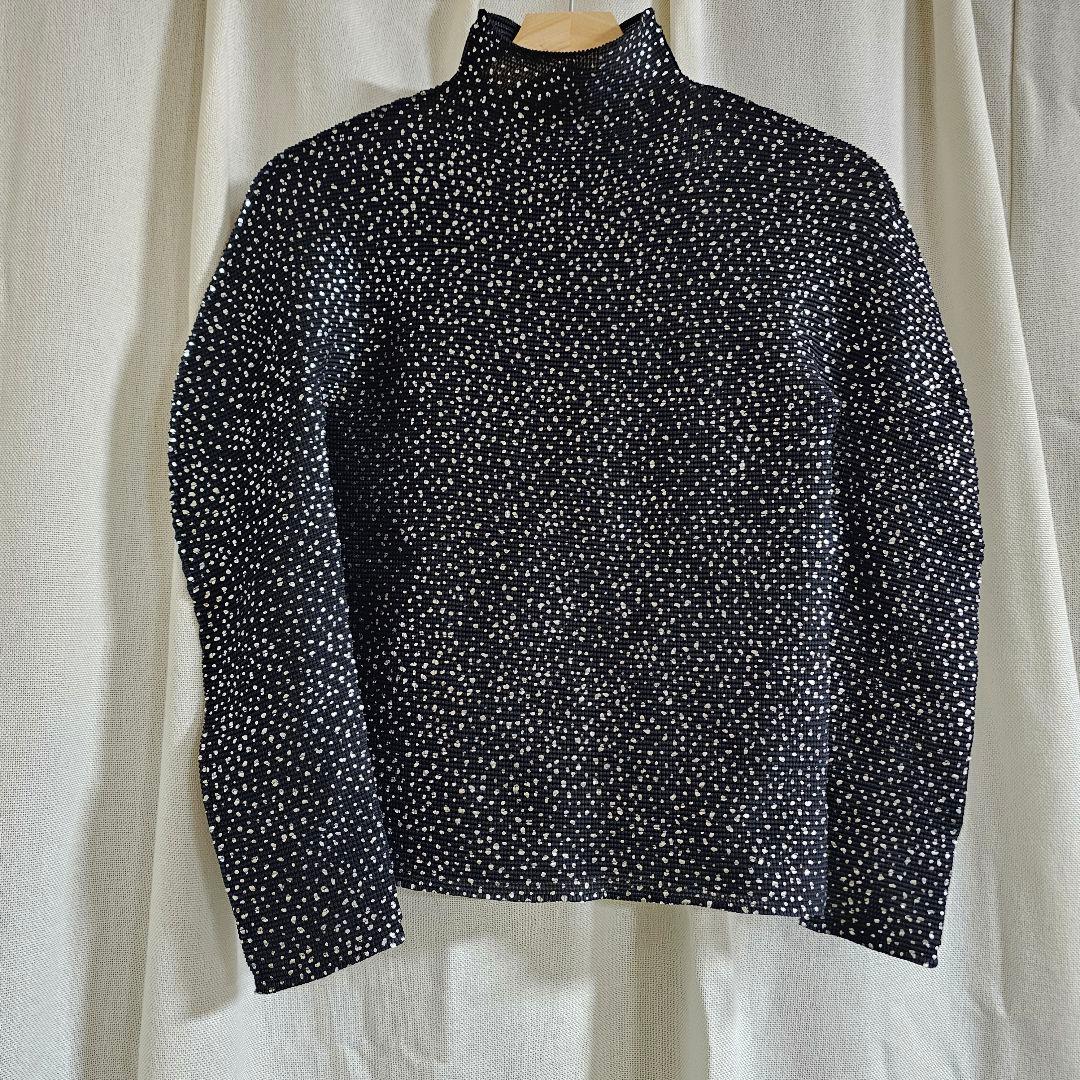 ISSEY MIYAKE me プリーツ　光沢感　ブラック　箔