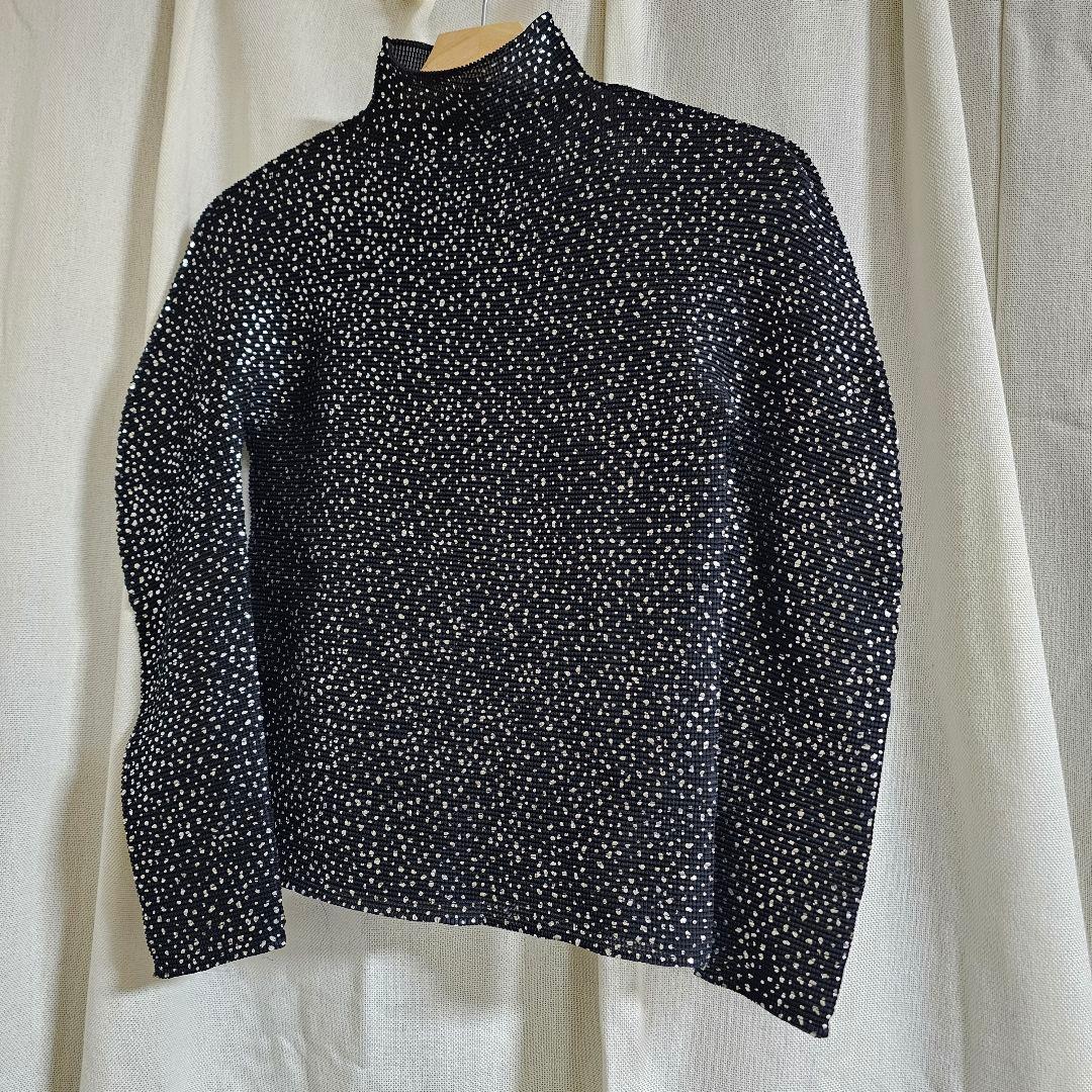 ISSEY MIYAKE me プリーツ　光沢感　ブラック　箔