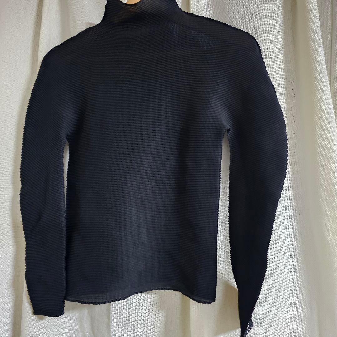 ISSEY MIYAKE me プリーツ　光沢感　ブラック　箔