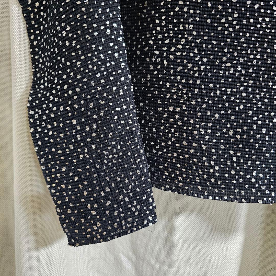 ISSEY MIYAKE me プリーツ　光沢感　ブラック　箔