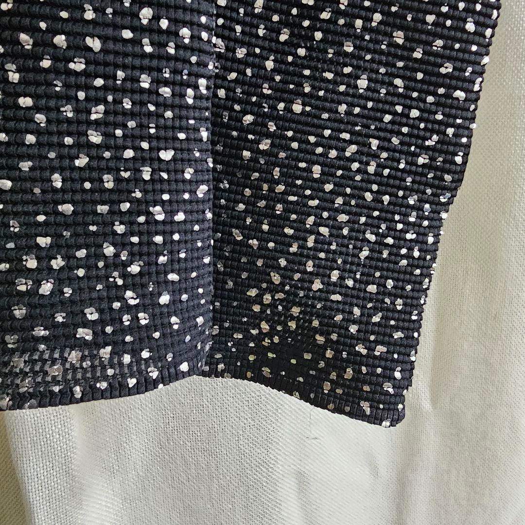 ISSEY MIYAKE me プリーツ　光沢感　ブラック　箔