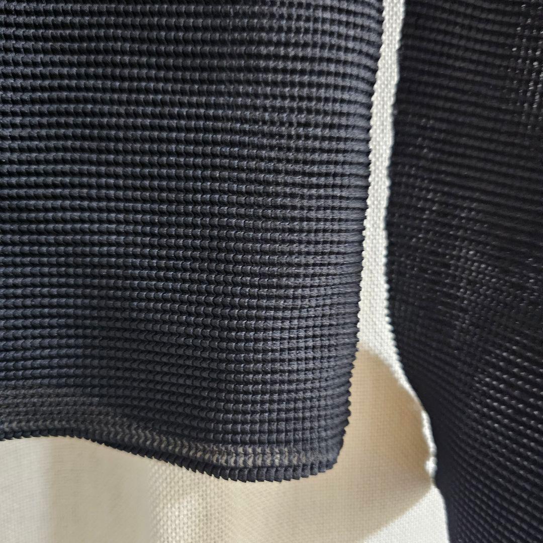 ISSEY MIYAKE me プリーツ　光沢感　ブラック　箔