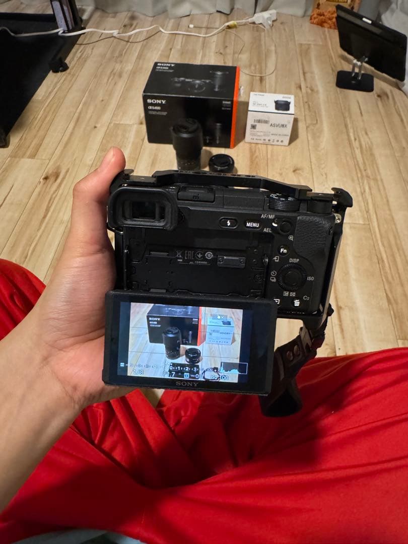 価格を値下げしました。 SONY α6400 ミラーレスカメラ レンズ3本付き