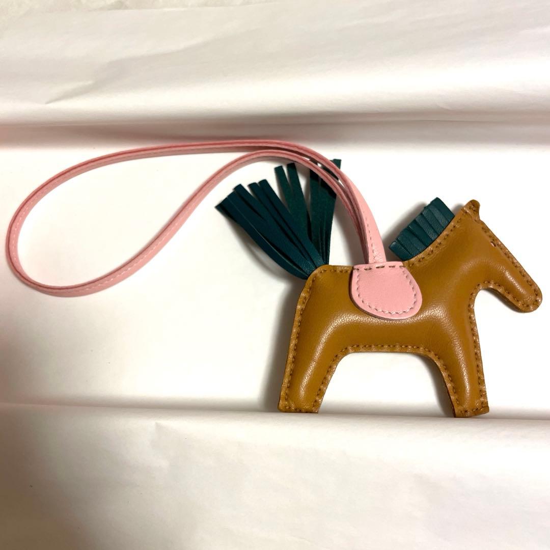 新品未使用美品　HERMES エルメス　ロデオPM　チャーム　レア　ローズサクラ