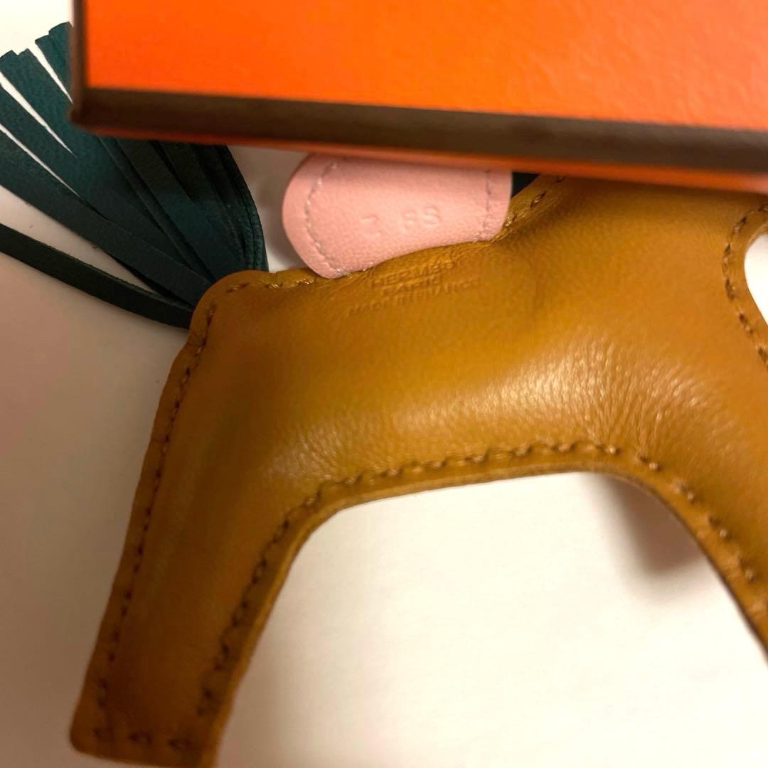 新品未使用美品　HERMES エルメス　ロデオPM　チャーム　レア　ローズサクラ