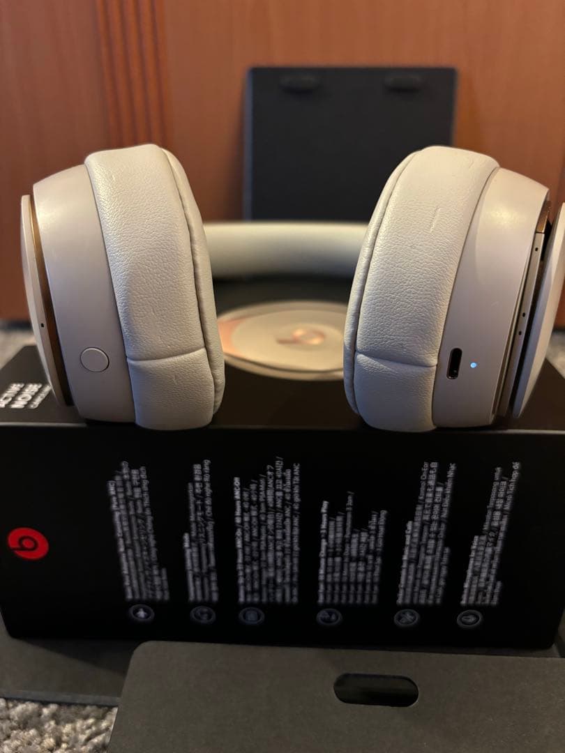 【美品】Beats Solo Pro ワイヤレスヘッドホン アイボリー