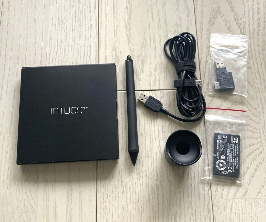 Wacom intuos pro small ペンタブレット　PTH-451