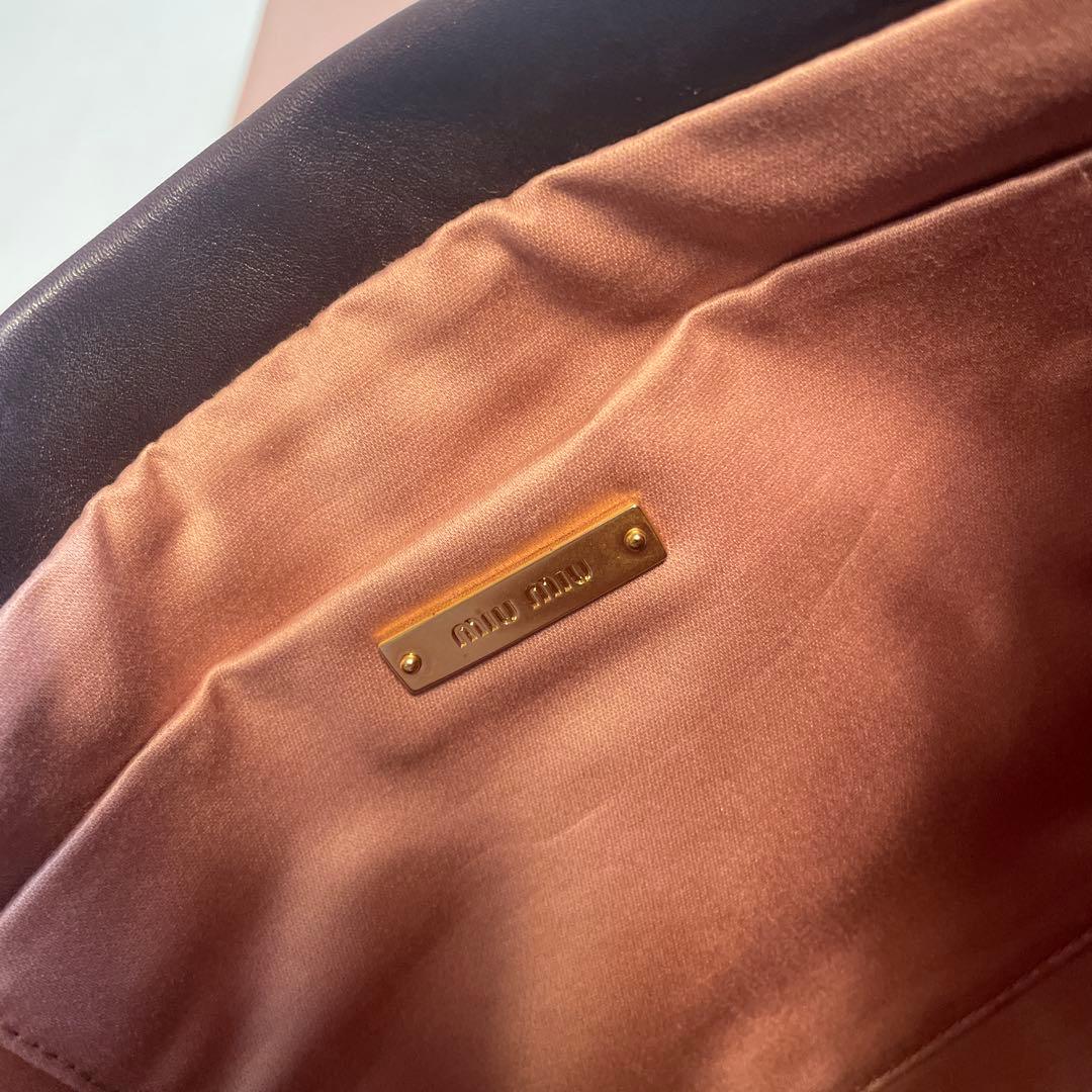 miu miu スタッズ付きクラッチバッグ