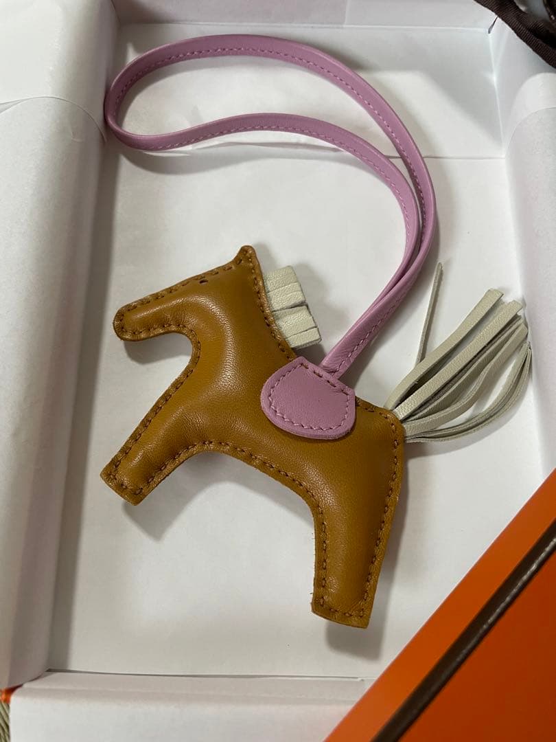 エルメス 新品　ロデオ　チャーム　PM モーヴシルベスト　チャイ　クレ