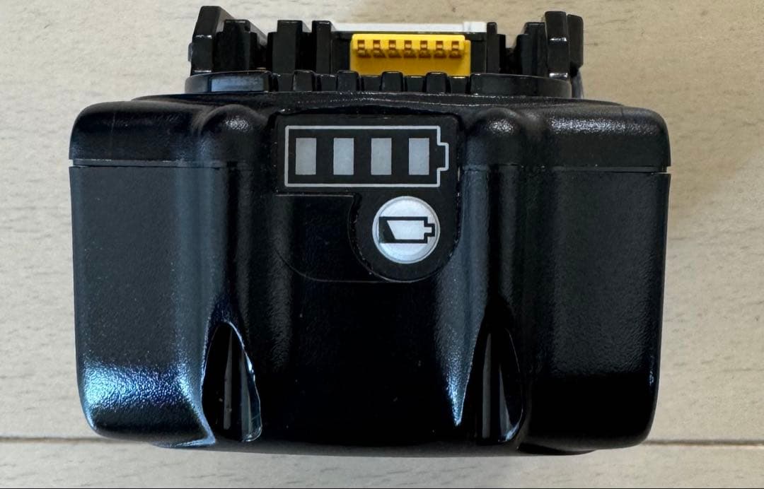 makita マキタ　強力！　掃除機　18v純正バッテリー　急速充電器付き