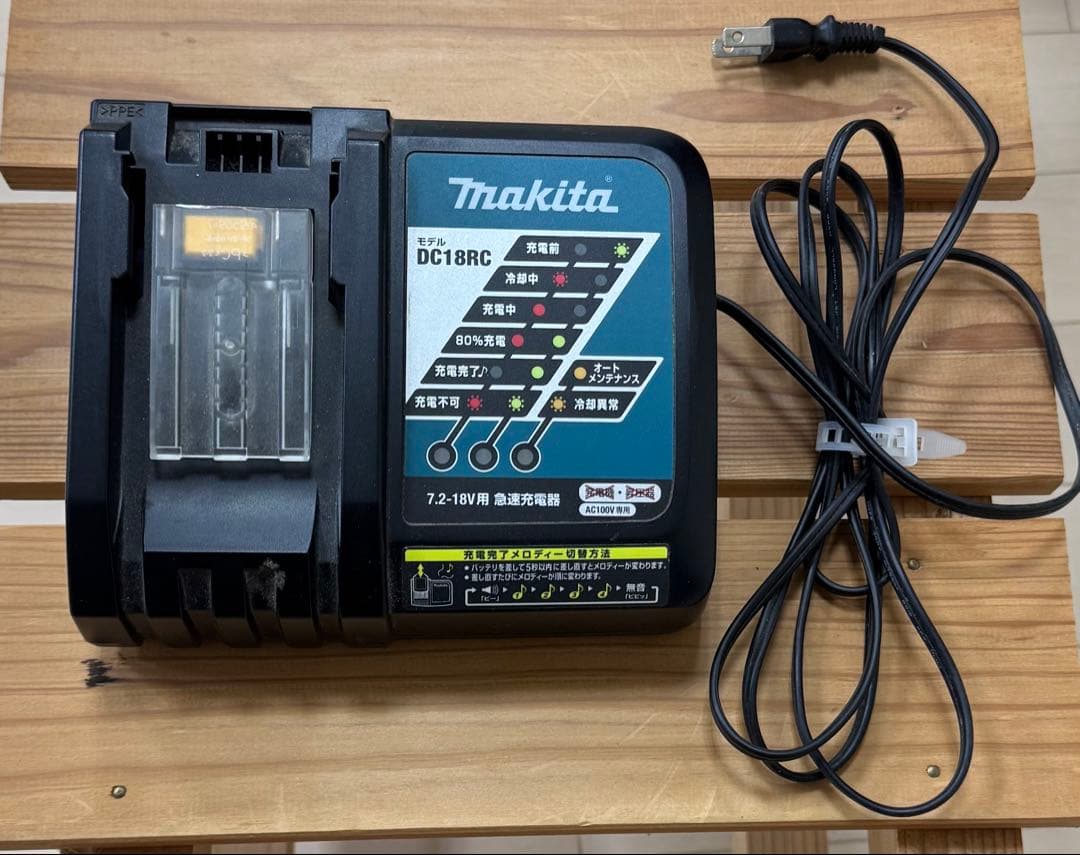 makita マキタ　強力！　掃除機　18v純正バッテリー　急速充電器付き