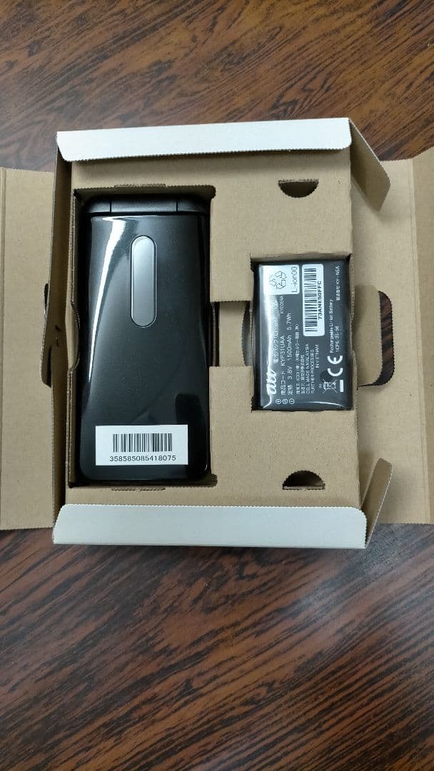 GRATINA 4G KYF31 黒色 未使用 利用制限〇 SIMロック解除済