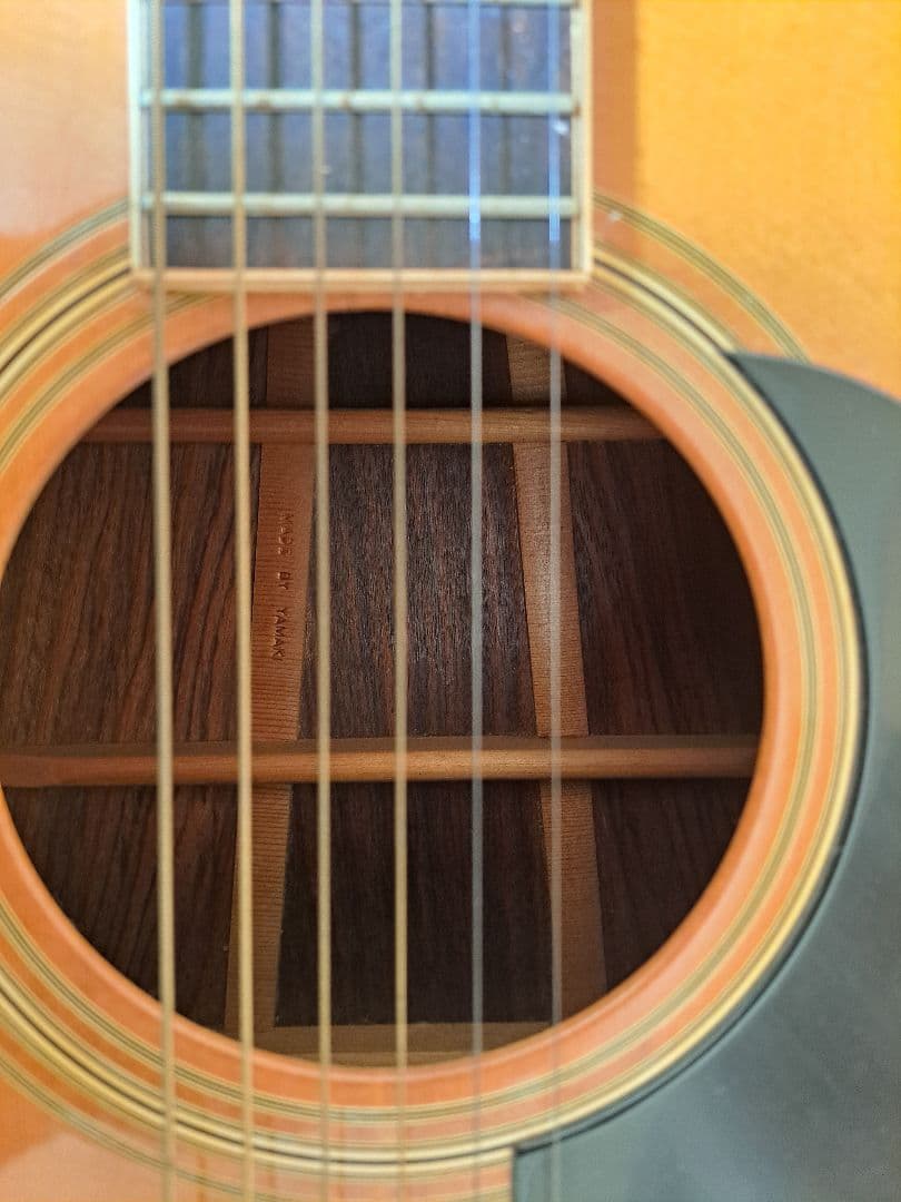 ま*ち様 YAMAKI 縦ロゴ　アコースティックギター