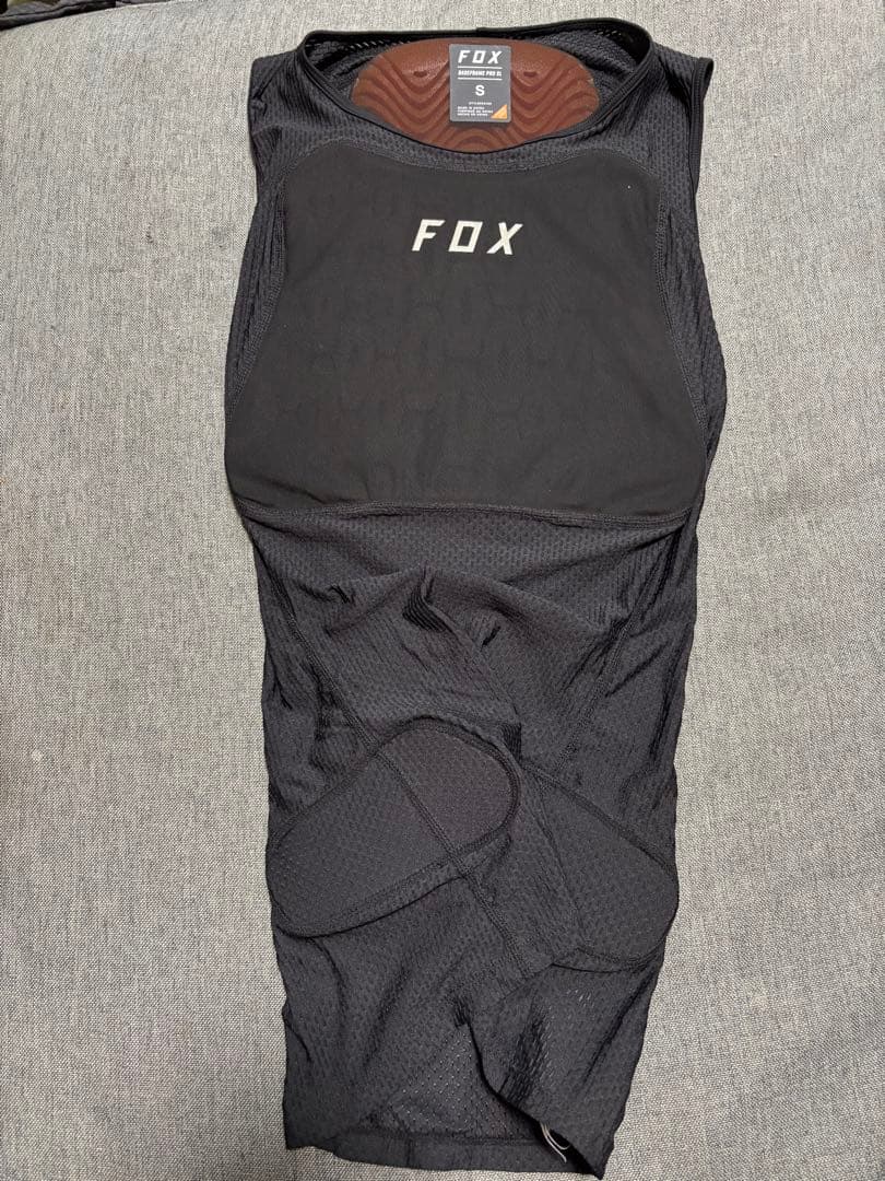 FOX ブラック プロテクター Sサイズ