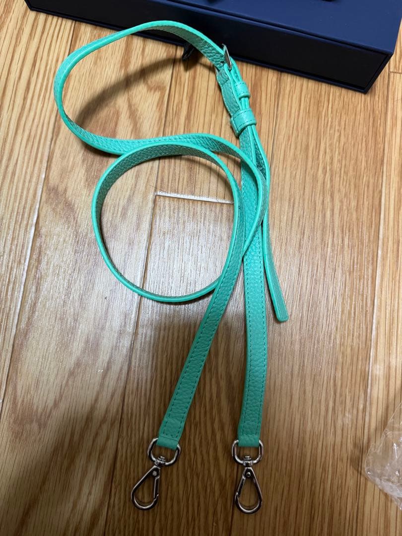 a&s インスタグラマーの鈴木亜美さんのiPhone15ケース ストラップ付き