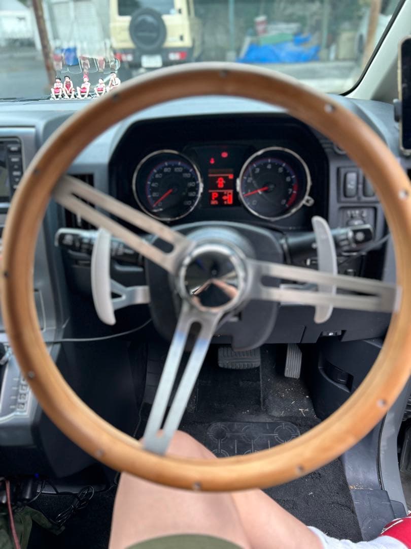 ムーンアイズ　ウッドステアリング