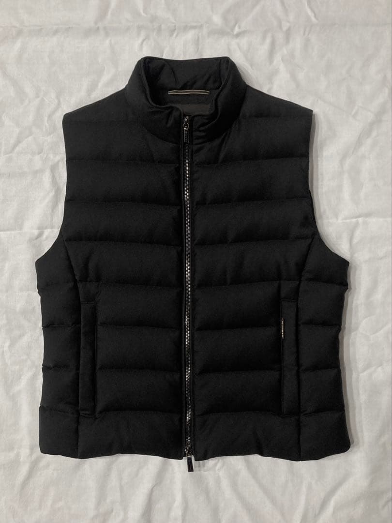 ト*モ様 ほぼ未使用MOORER ダウンベスト 44 黒 OLIVER-L ウー