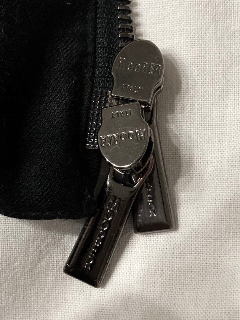 ト*モ様 ほぼ未使用MOORER ダウンベスト 44 黒 OLIVER-L ウー