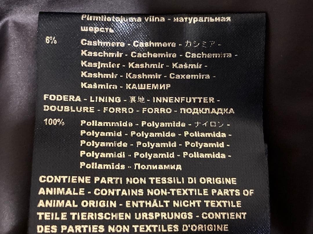 ト*モ様 ほぼ未使用MOORER ダウンベスト 44 黒 OLIVER-L ウー
