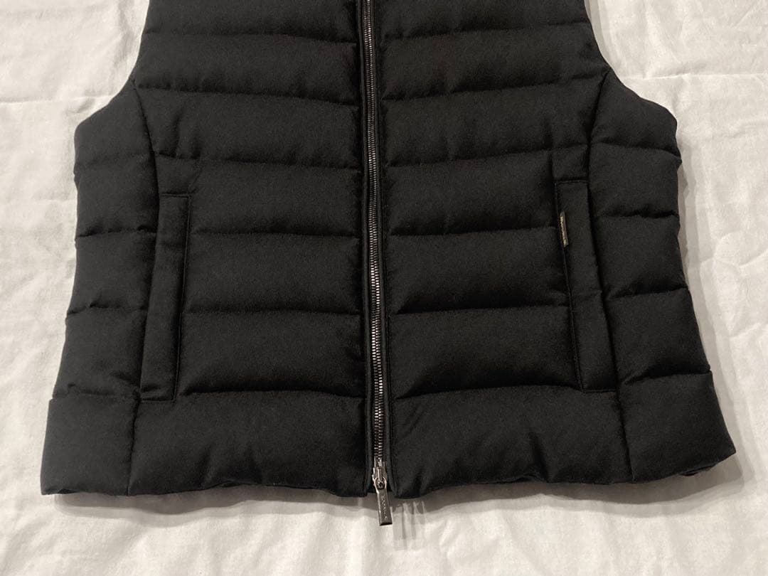 ト*モ様 ほぼ未使用MOORER ダウンベスト 44 黒 OLIVER-L ウー