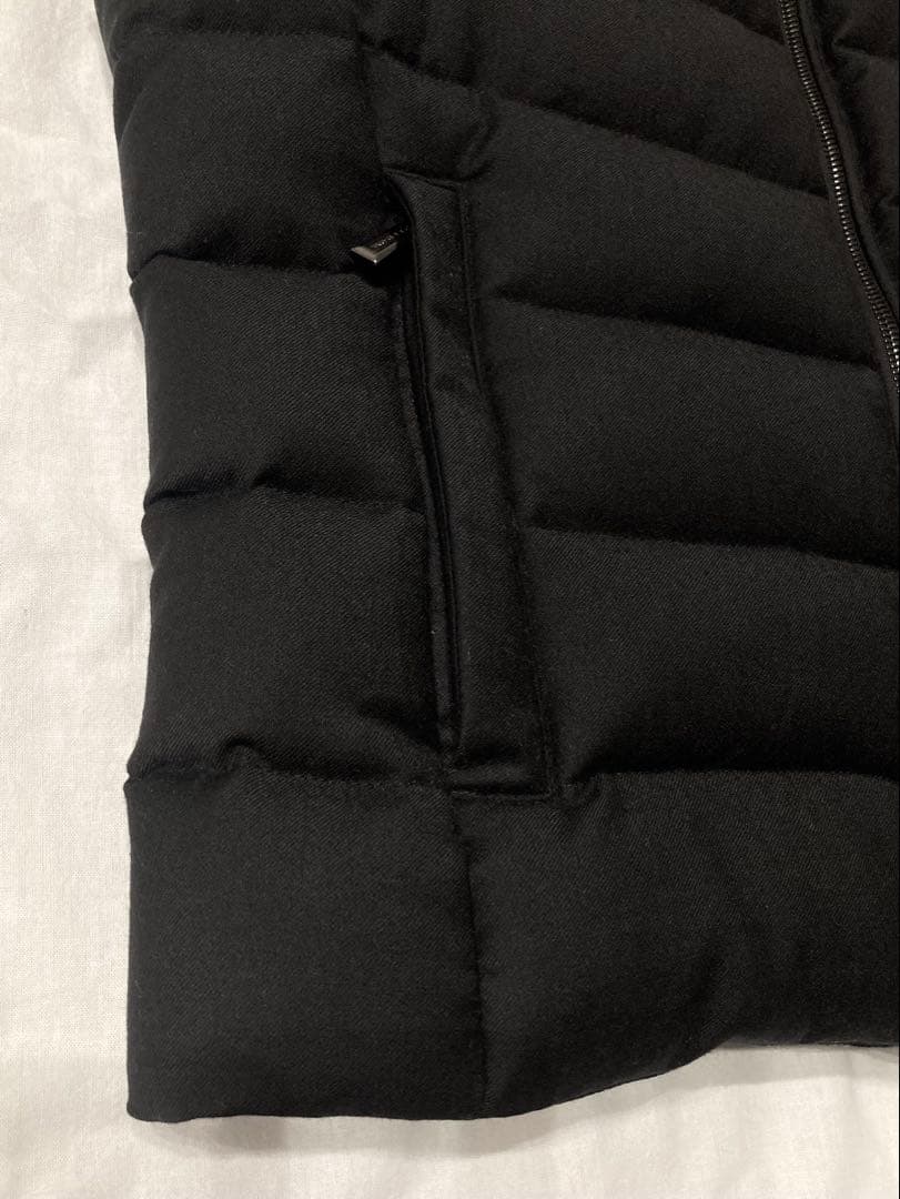 ト*モ様 ほぼ未使用MOORER ダウンベスト 44 黒 OLIVER-L ウー