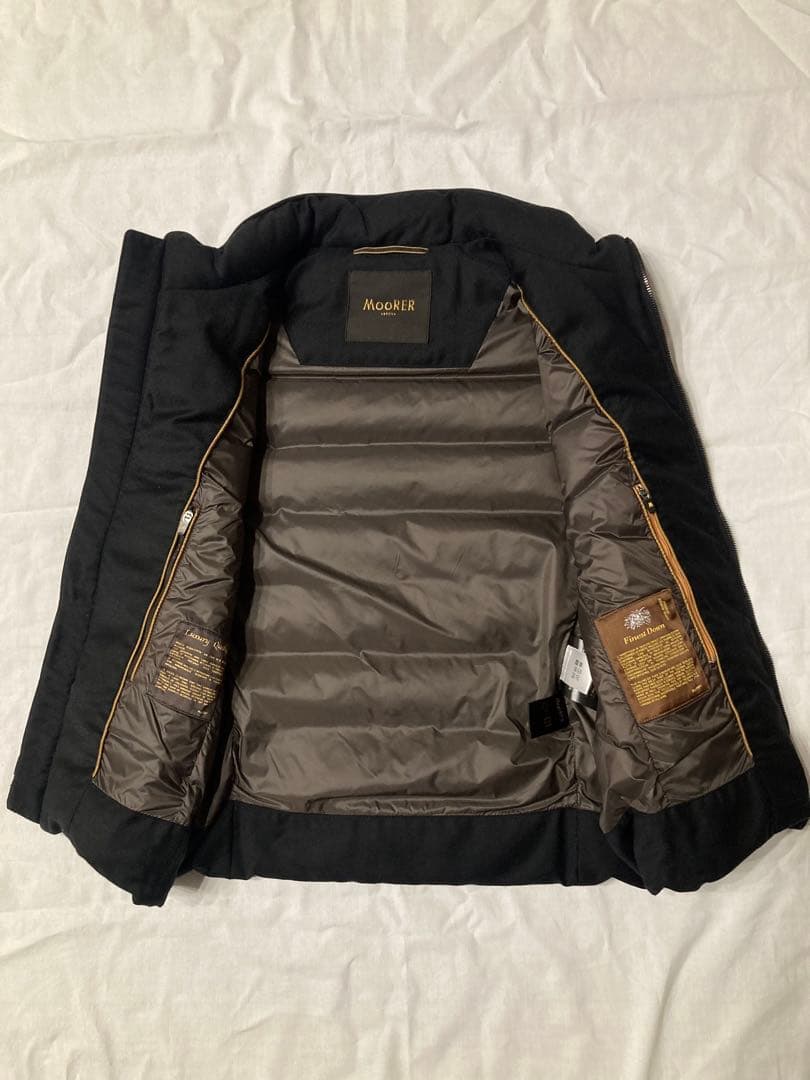 ト*モ様 ほぼ未使用MOORER ダウンベスト 44 黒 OLIVER-L ウー