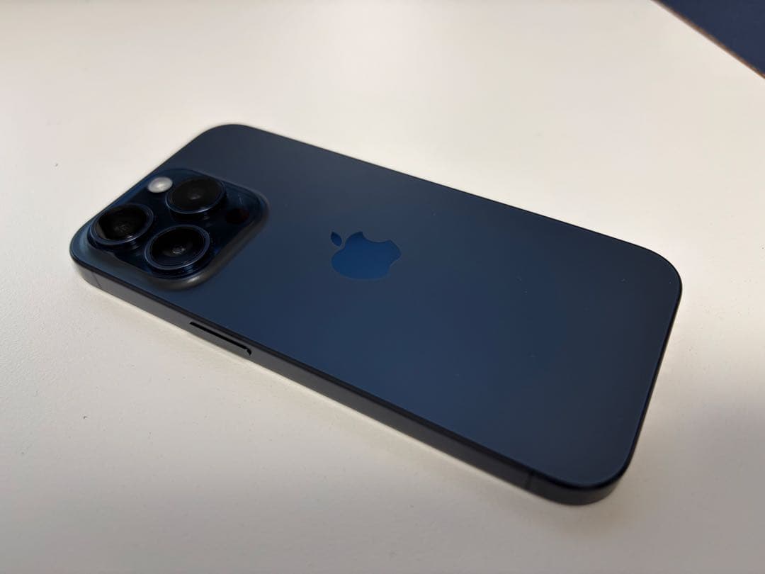 【超美品】Apple iPhone 15 Pro ブルーチタニウム本体