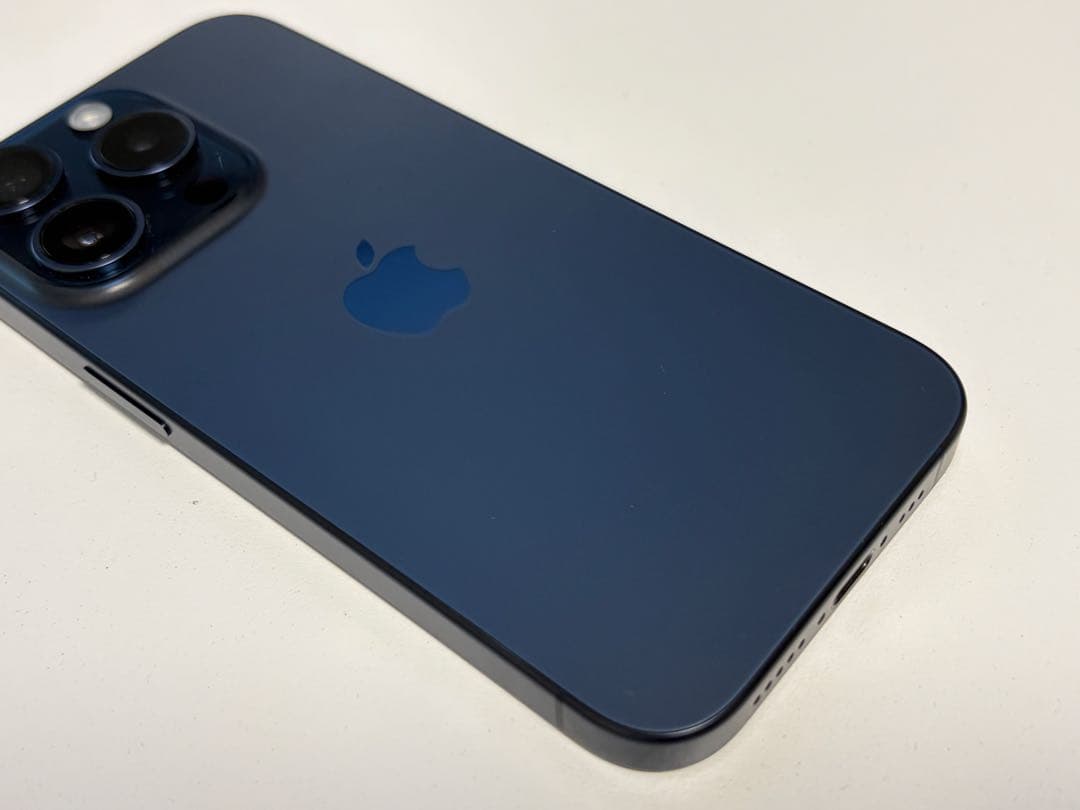 【超美品】Apple iPhone 15 Pro ブルーチタニウム本体
