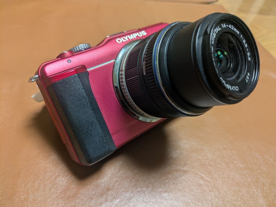 OLYMPUS M.ZUIKO DIGITAL 14-42mm レッド