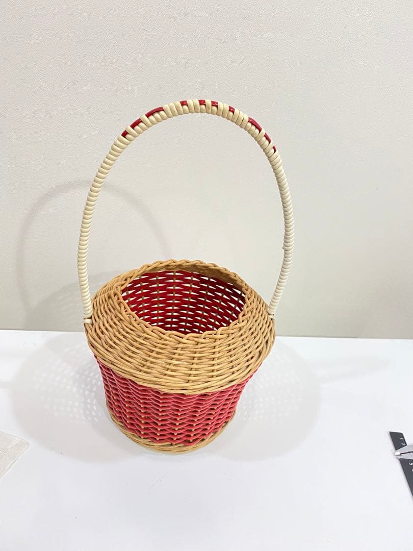 フランス製のアンティークバスケット