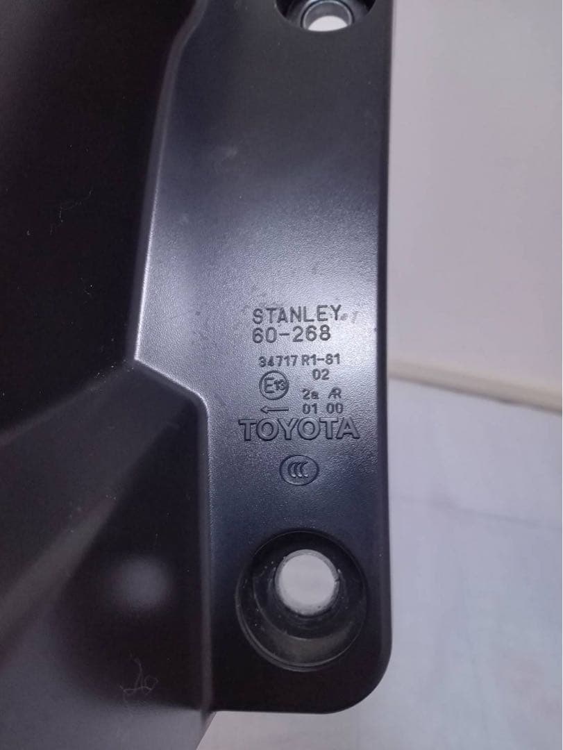 プラド150系後期純正テールランプ（左側のみ）