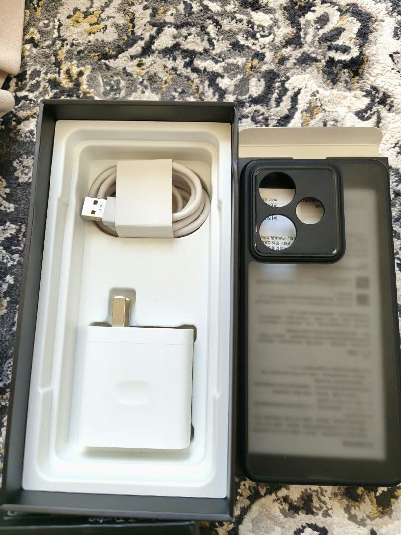 ほぼ新品 スケルトン realme Neo7 Turbo 256GB/12GB