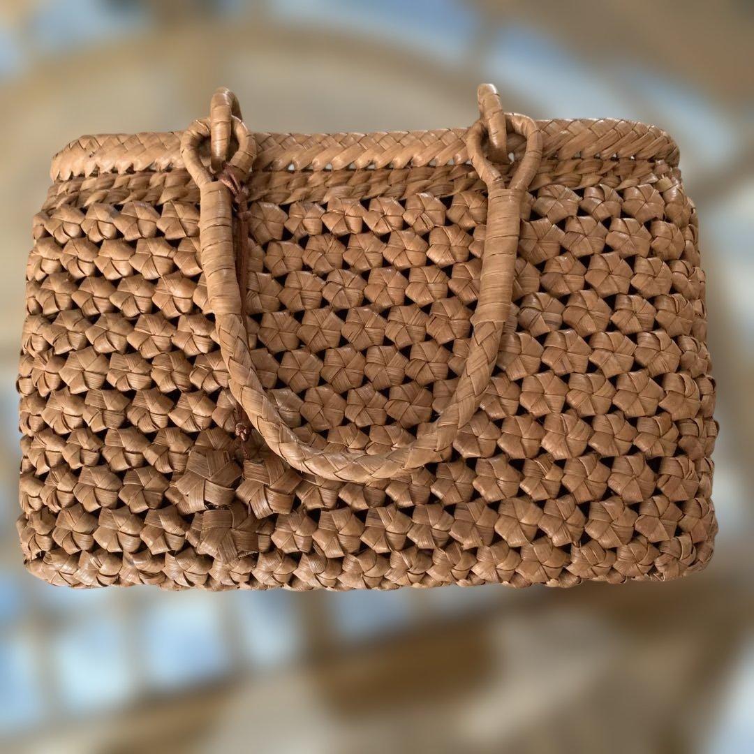 山葡萄六角花結び編み かごバッグ ナチュラル　チャーム付